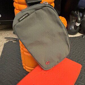 NWOT Lululemon Everywhere Belt Bag Waist Bag 1L Grey Sage